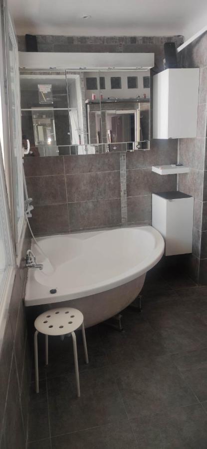 Logement Chambre Seul En Supplement Ou Dortoir Mixte Roquemaure  Exterior photo