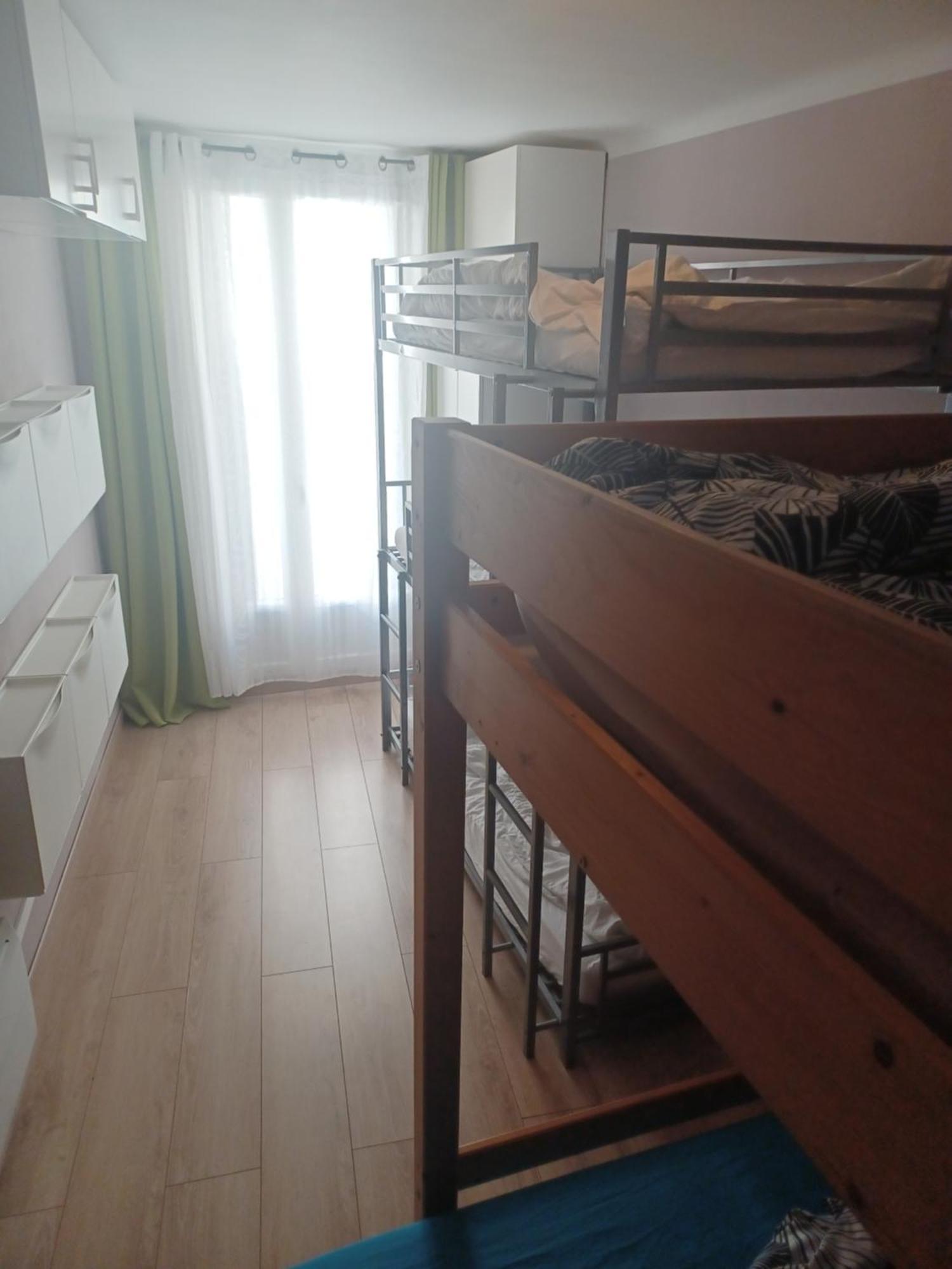 Logement Chambre Seul En Supplement Ou Dortoir Mixte Roquemaure  Room photo
